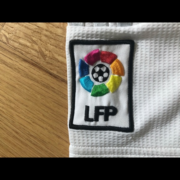 Real Madrid Replica Jersey - Picture 6 of 6